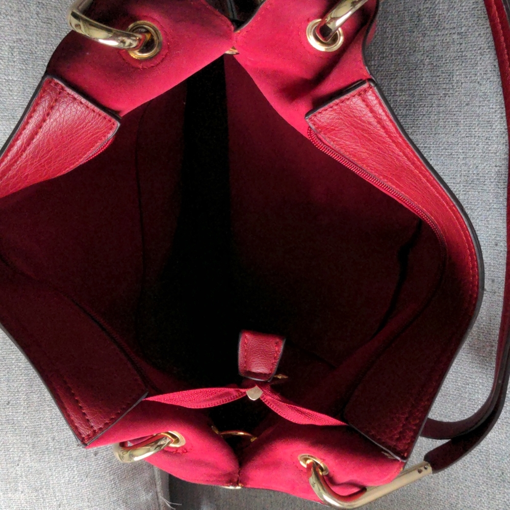 Red bag - Picture 3 of 4